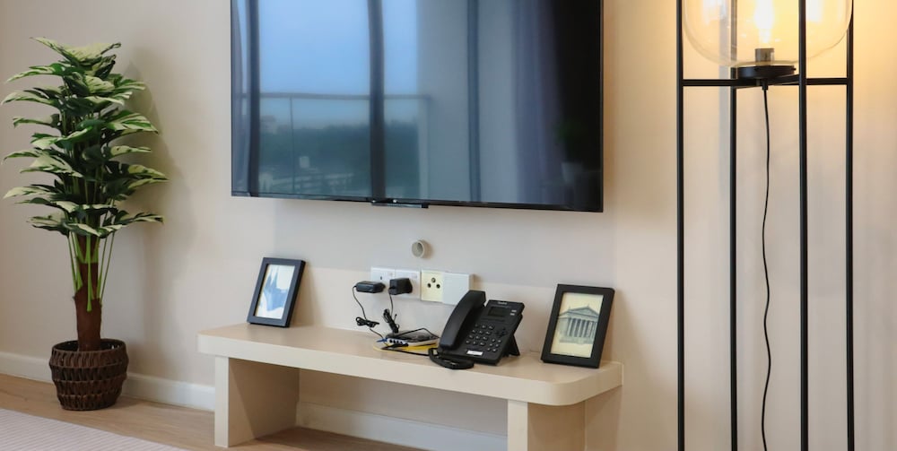 Deco Home @Aru Suites 43/50