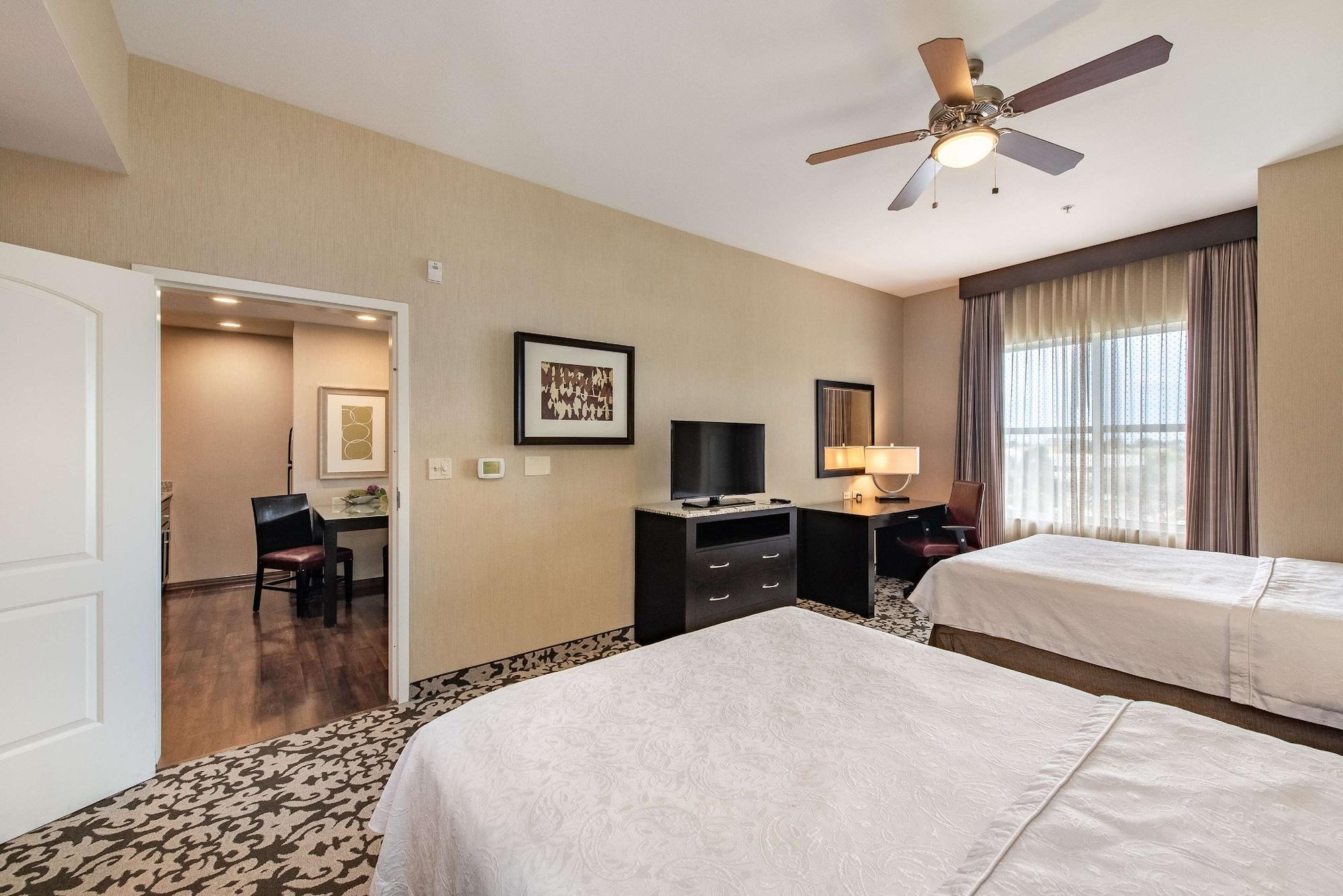2 Bedrooms, Suite, 2 King Beds, 2 Queen Beds, 2 Bathrooms, Accessible