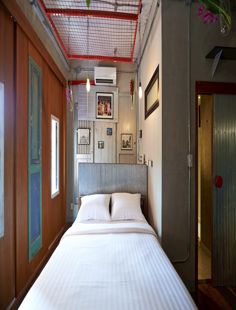 DELUXE, DOUBLE BED