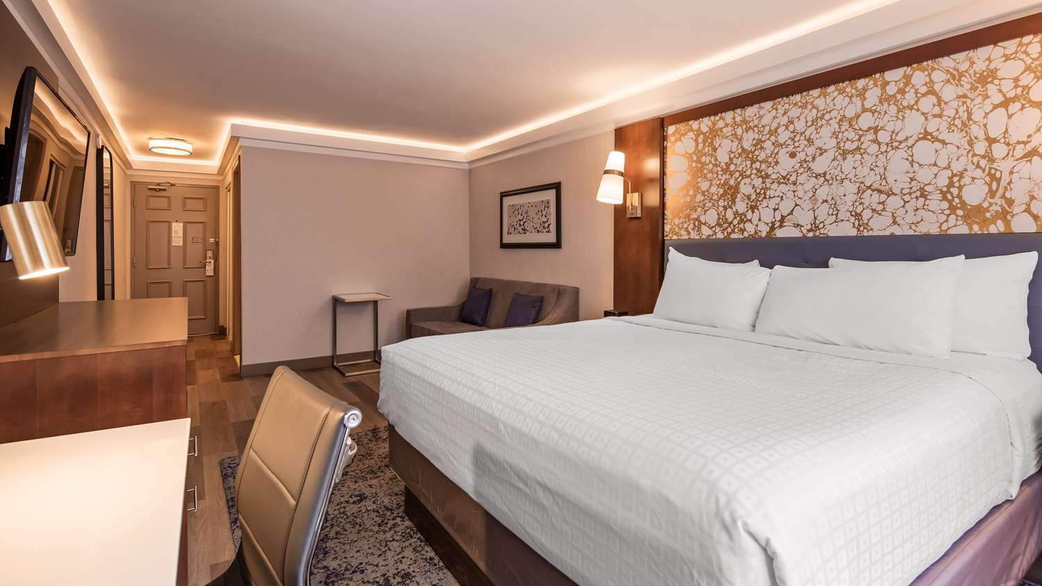 Room, King Bed, Sofa, The Westfield Inn, BW Signature Collection 2/9