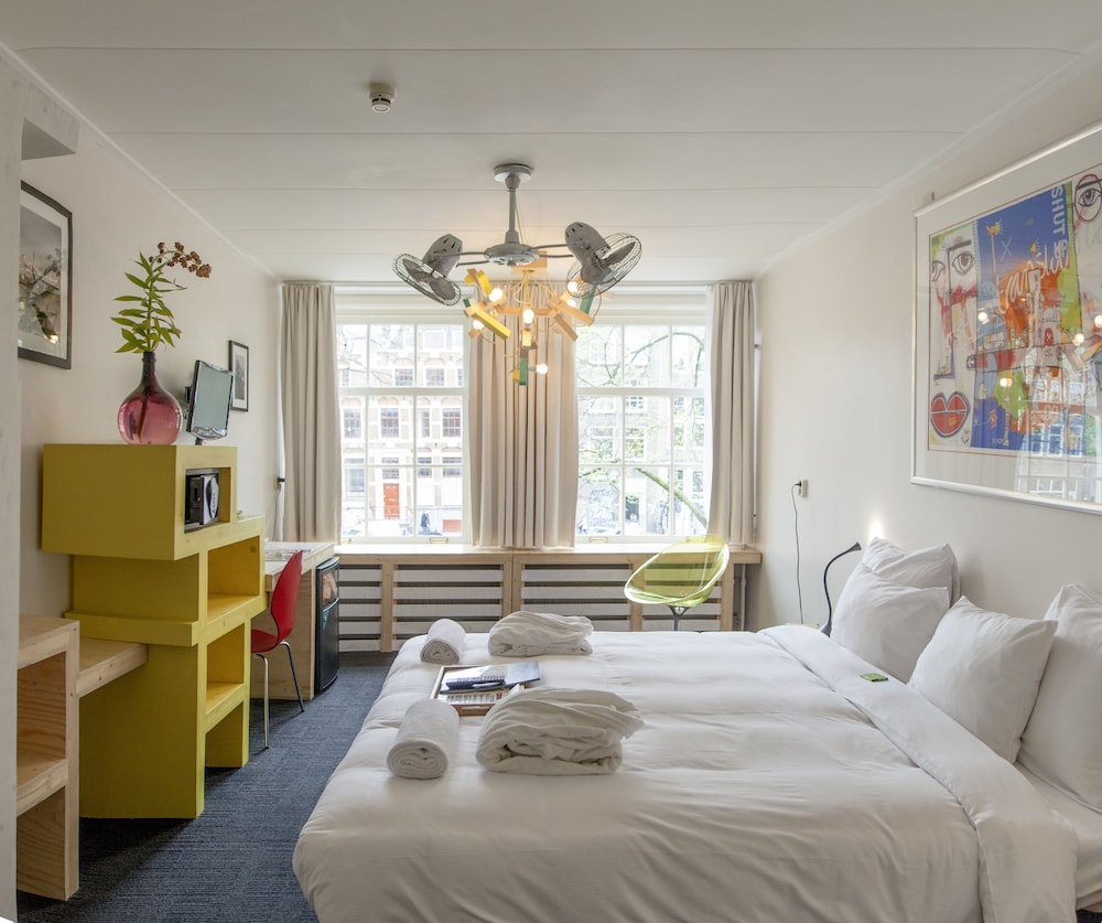 ROOM, KING BED, CANAL VIEW