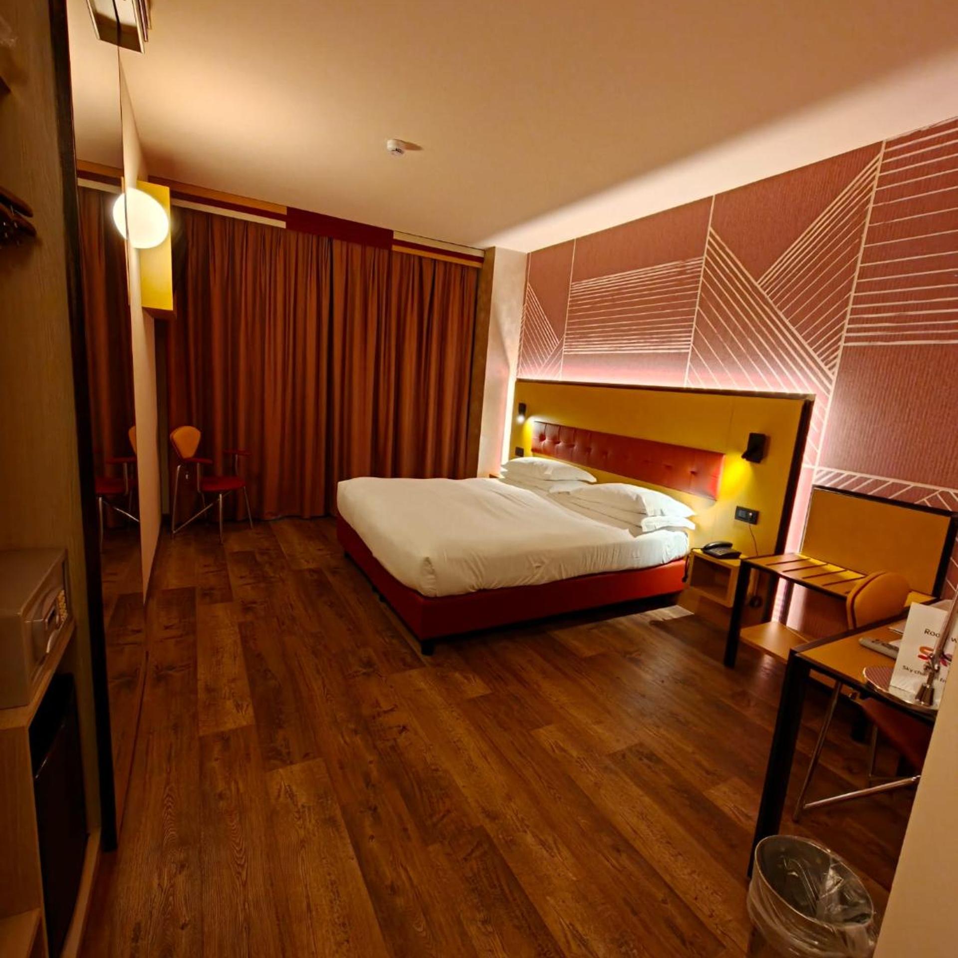 Room, Double or Twin Bed