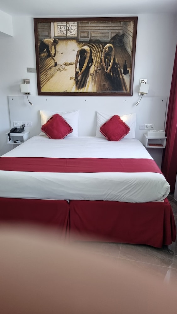 LUXURY, DOUBLE OR TWIN BED, BALCONY