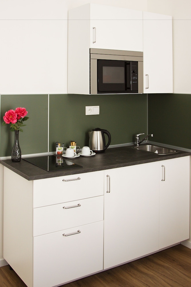 Elizabeth Suites 9/50