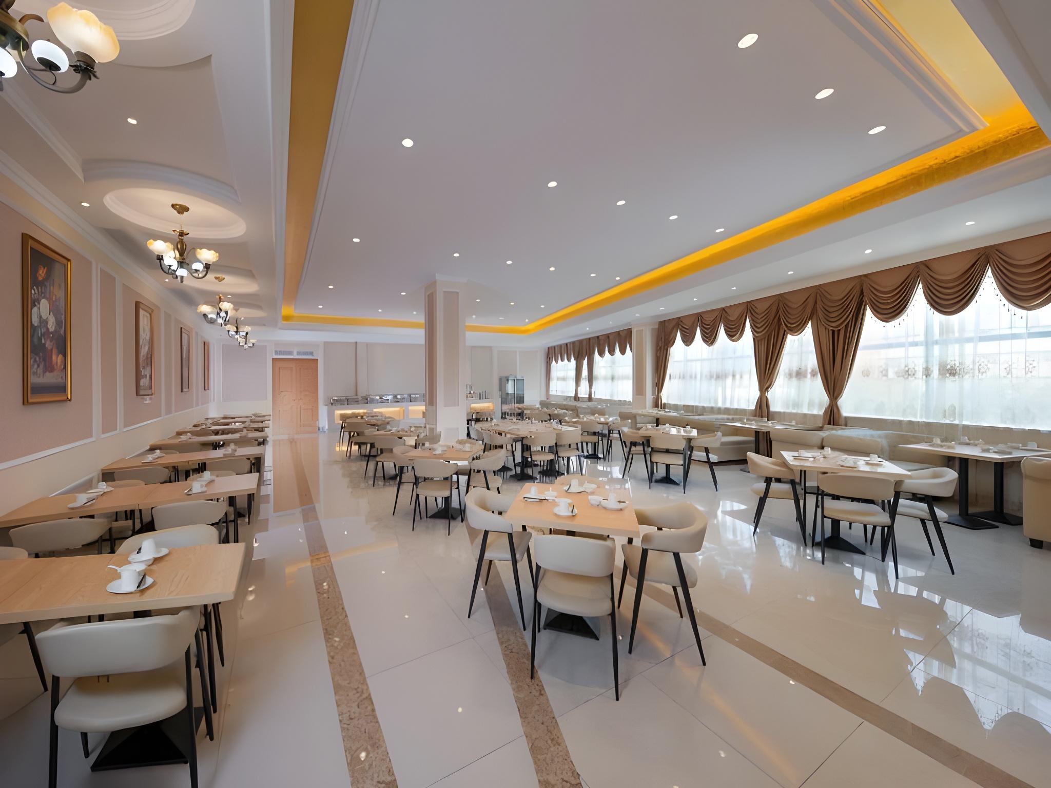 Vienna Hotel (Lingshui Center) 39/47