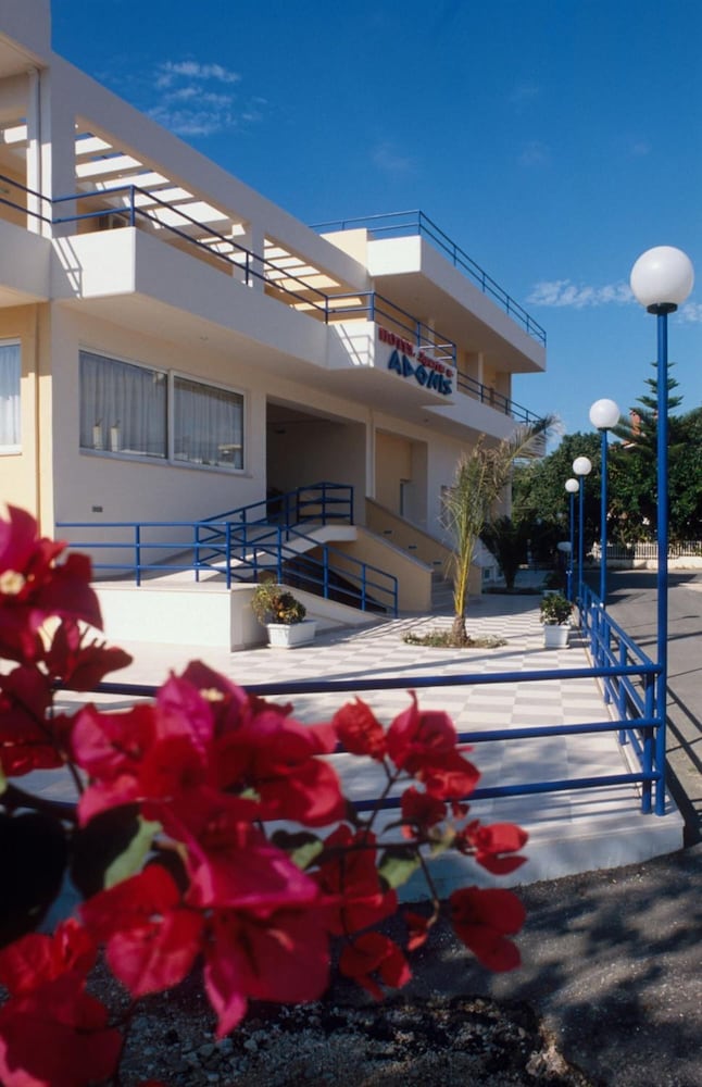 Adonis Hotel 10/57