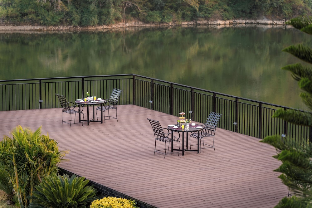 Via Lakhela Resort & Spa 49/50