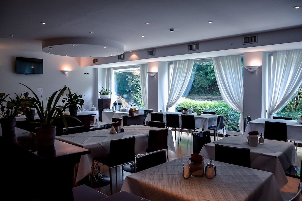Aston Hotel 32/42