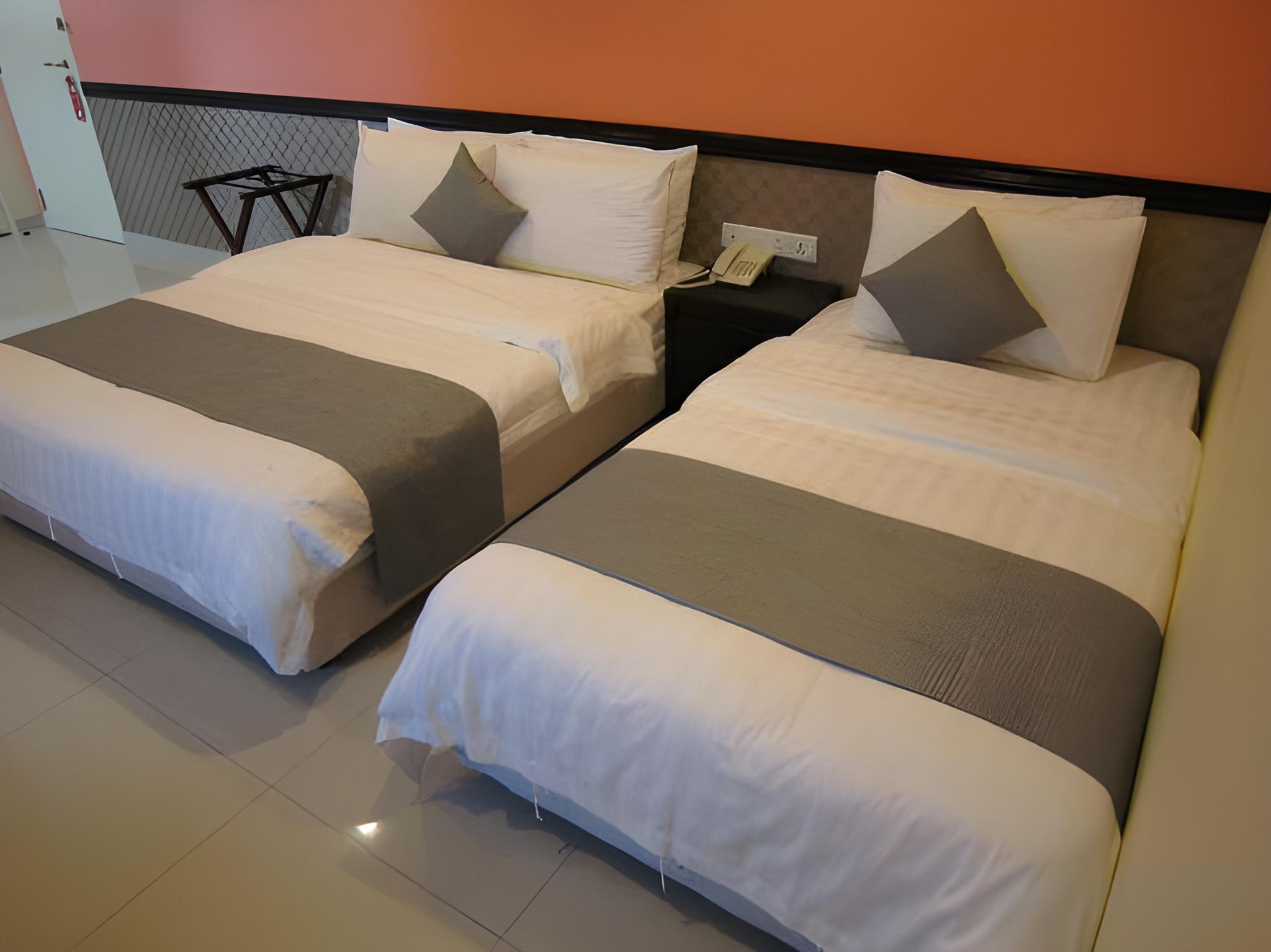 Twin Hotel 19/50