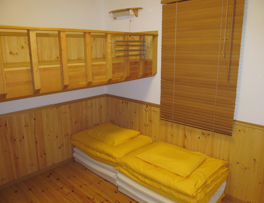 Lodge Orange Cabin 33/63