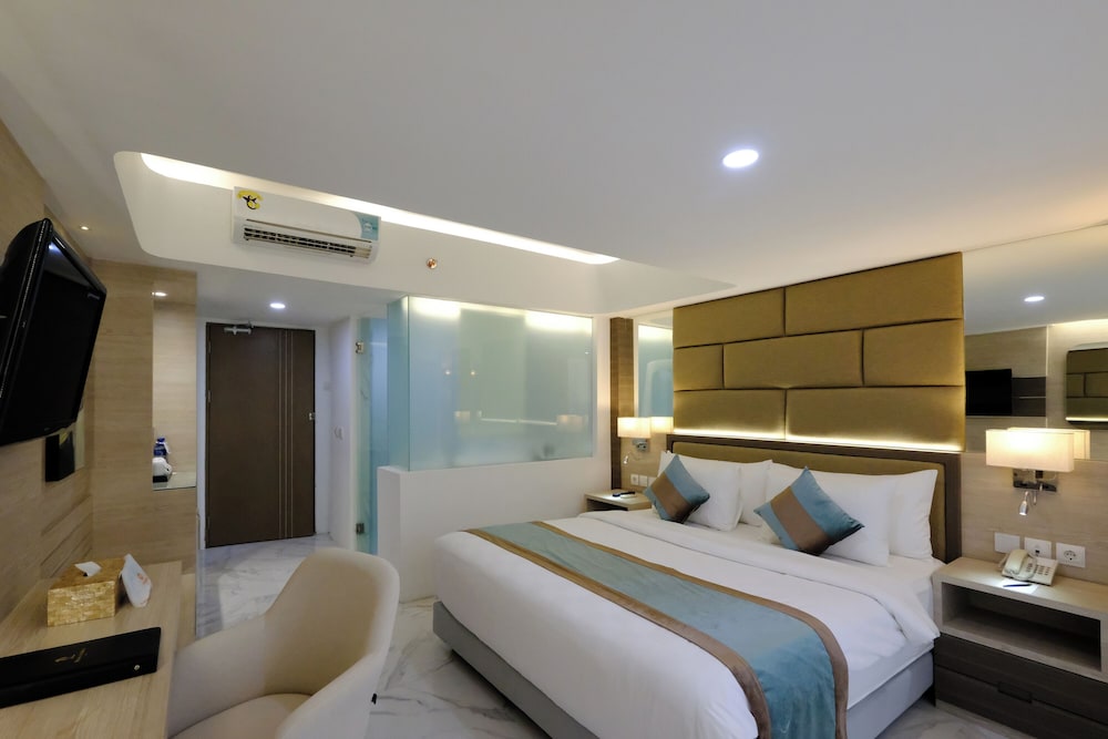 DELUXE ROOM