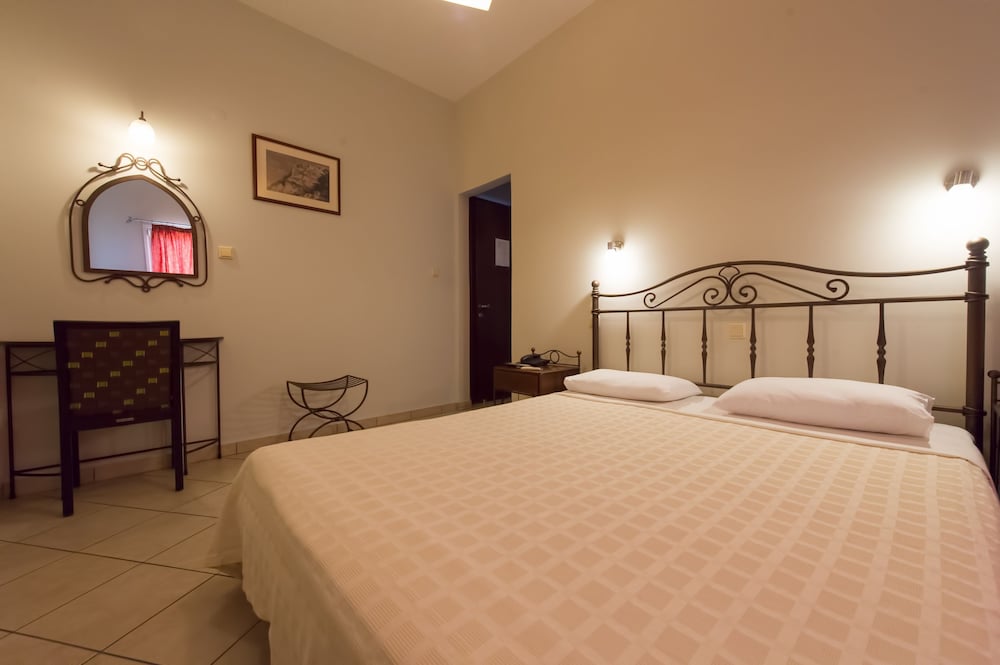 SAN NECTARIOS HOTEL 23/50