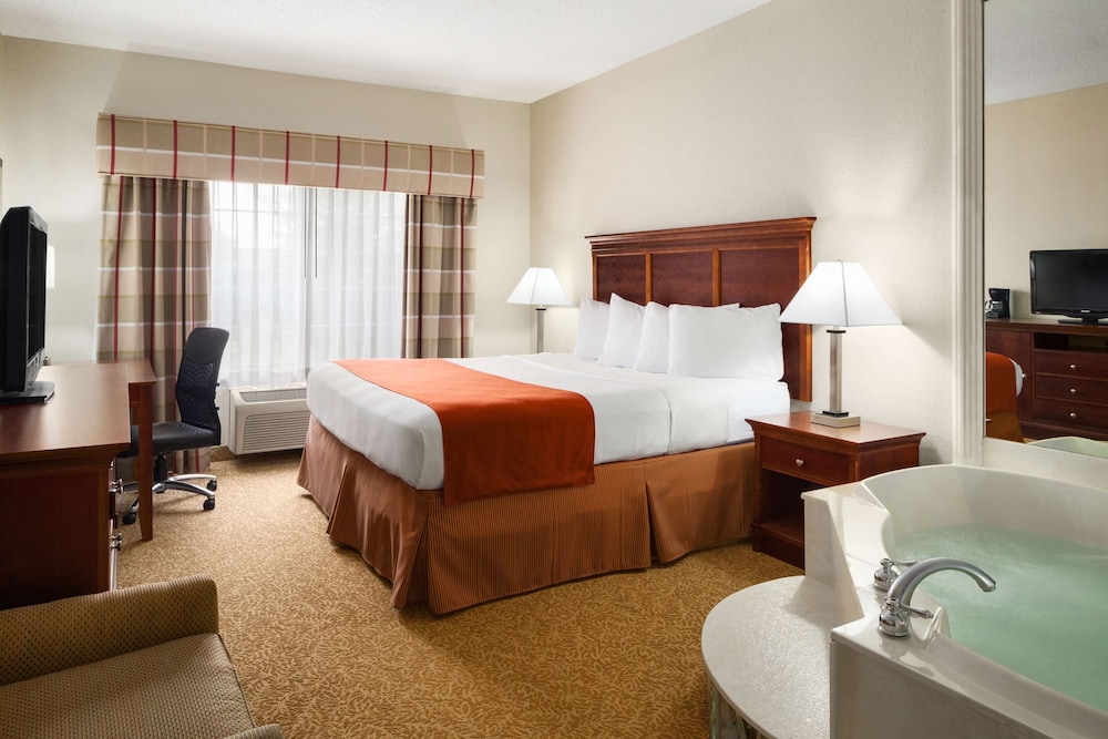 Country Inn & Suites By Radisson Grand Rapids Airport Mi 16/40
