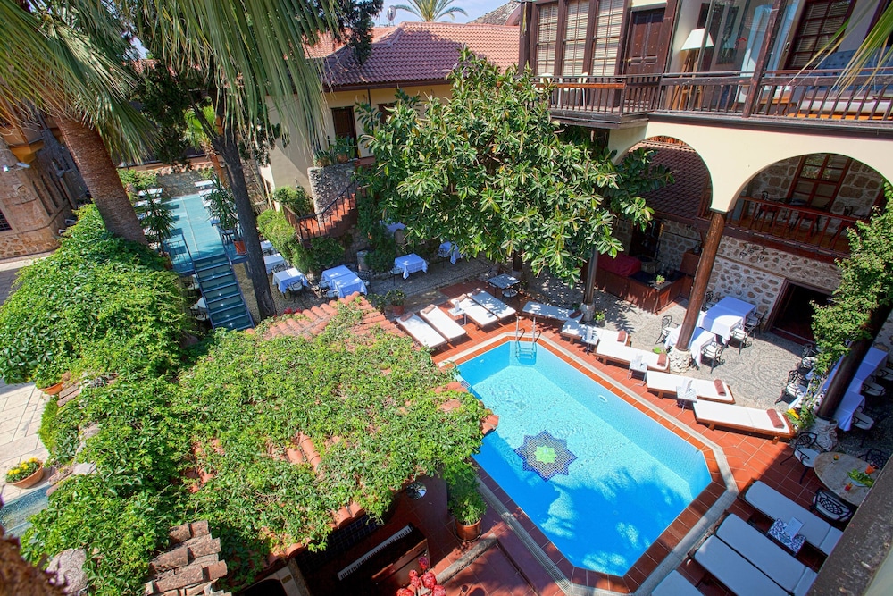 Alp Pasa Hotel 43/46