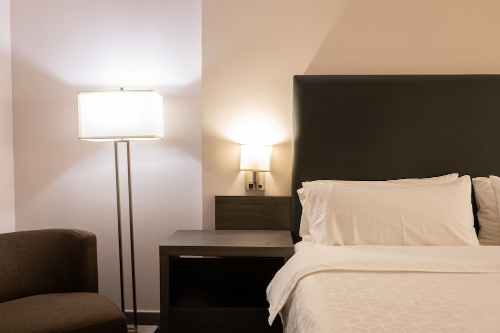 Holiday Inn Express Suites Hermosillo 18/50