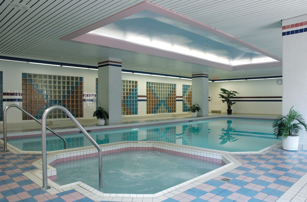 Cartier Place Suite Hotel 5/64
