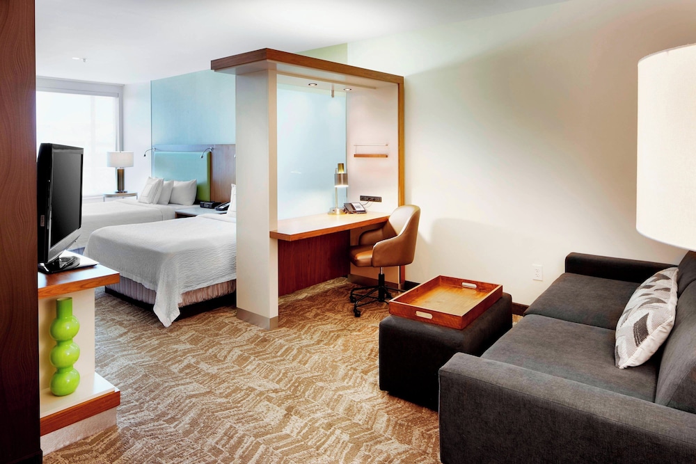 Suite, 2 Queen Beds, Trundle Bed
