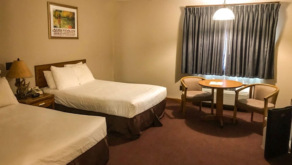 ADIRONDACK LODGE OLD FORGE 18/55
