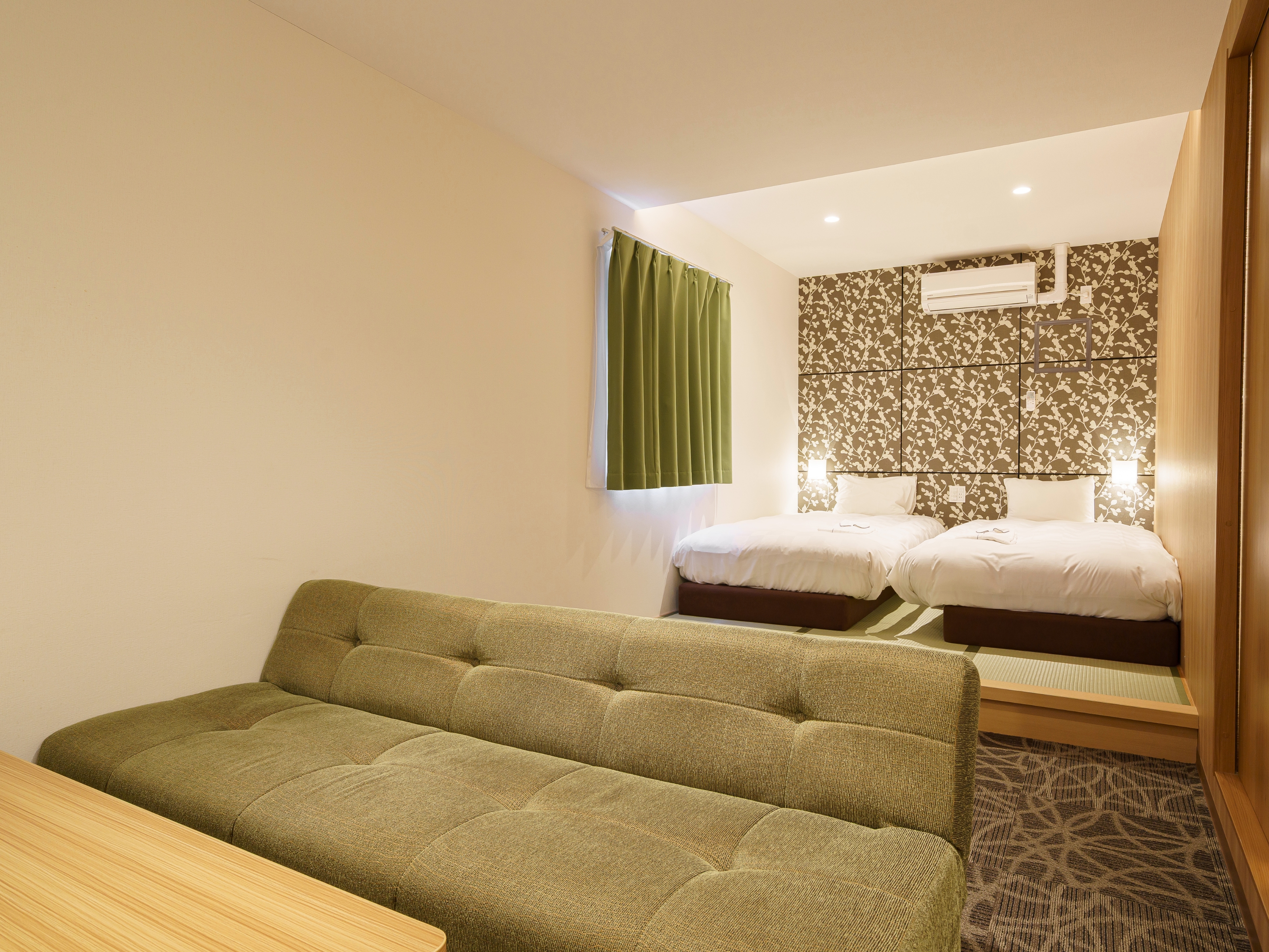Relax, Twin Beds