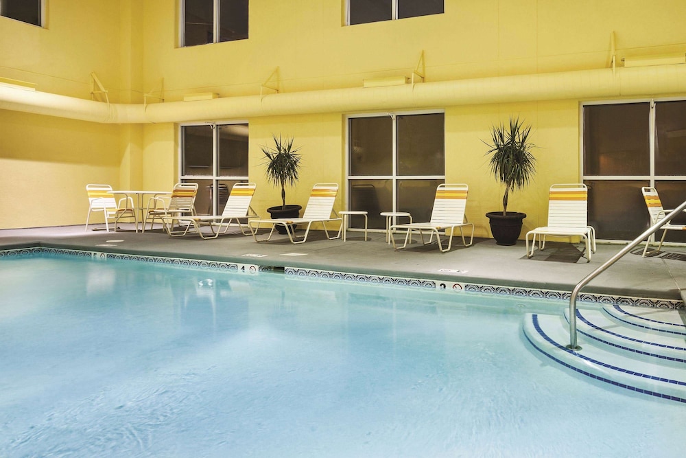 La Quinta Inn & Suites by Wyndham Knoxville Airport 4/47