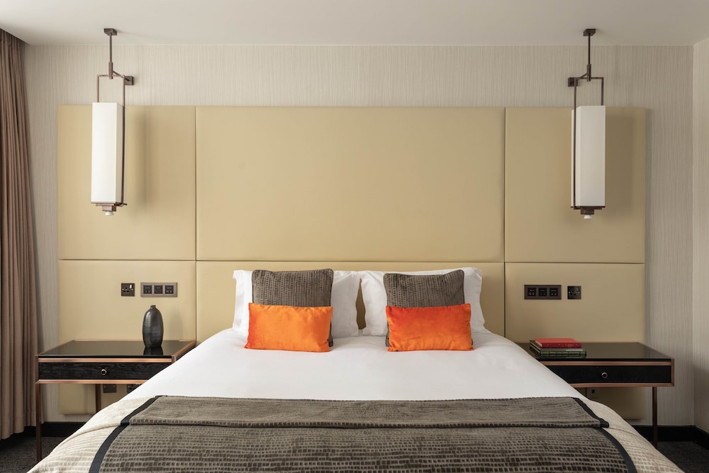 EXECUTIVE, SUITE