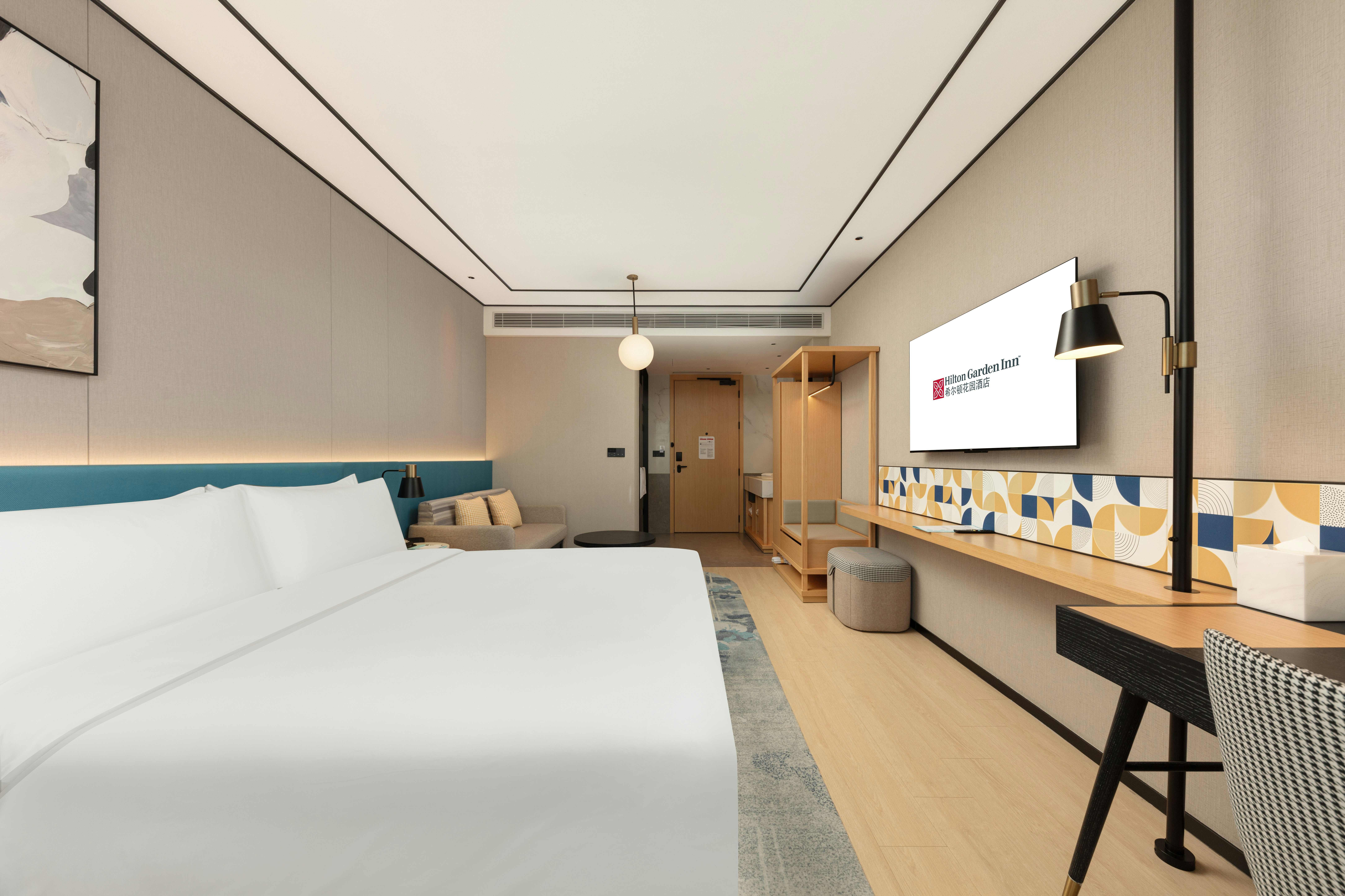 GUEST ROOM, KING BED