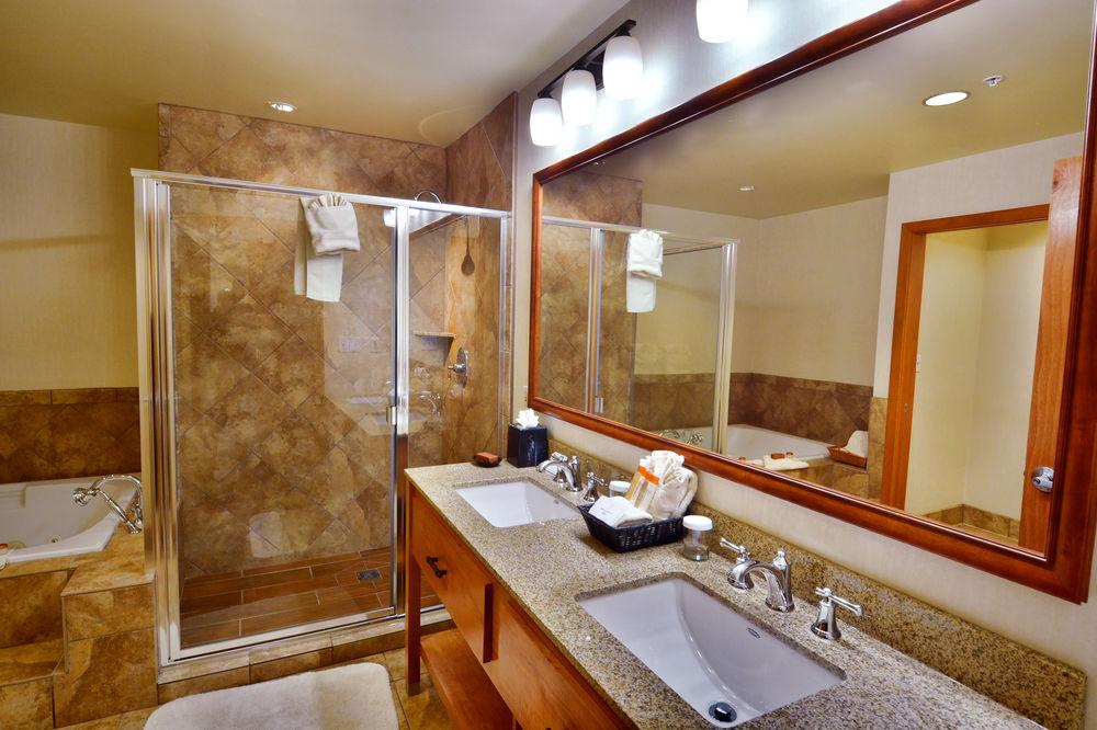 Quinault Beach Resort and Casino 66/67
