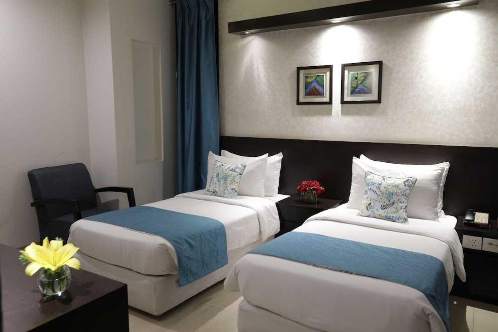 DELUXE, TWIN BEDS