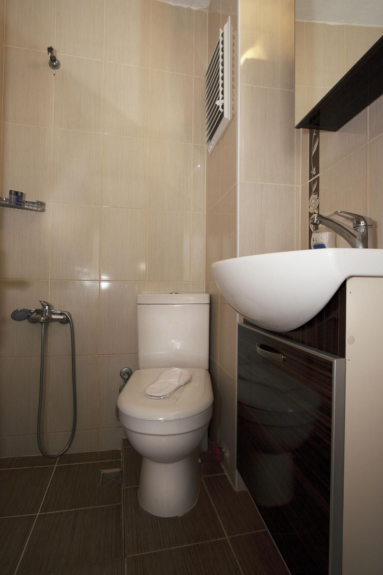 Yalcin Hotel 60/63