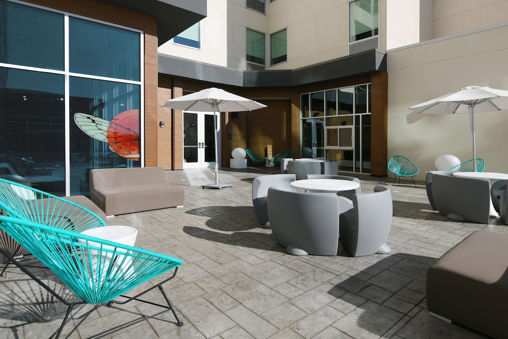Aloft Dallas Euless 30/44