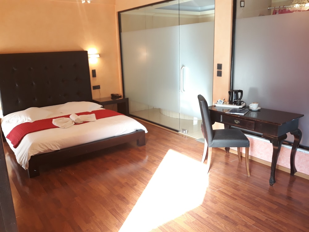 ANASTAZIA LUXURY SUITES & ROOMS 30/70