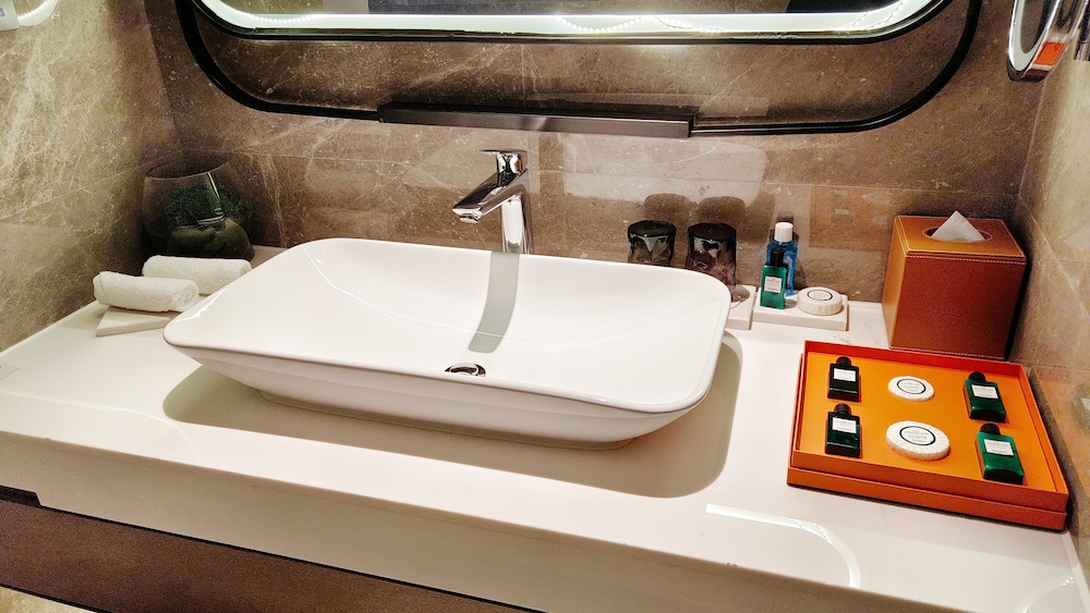Crowne Plaza Hohhot City Center 67/76