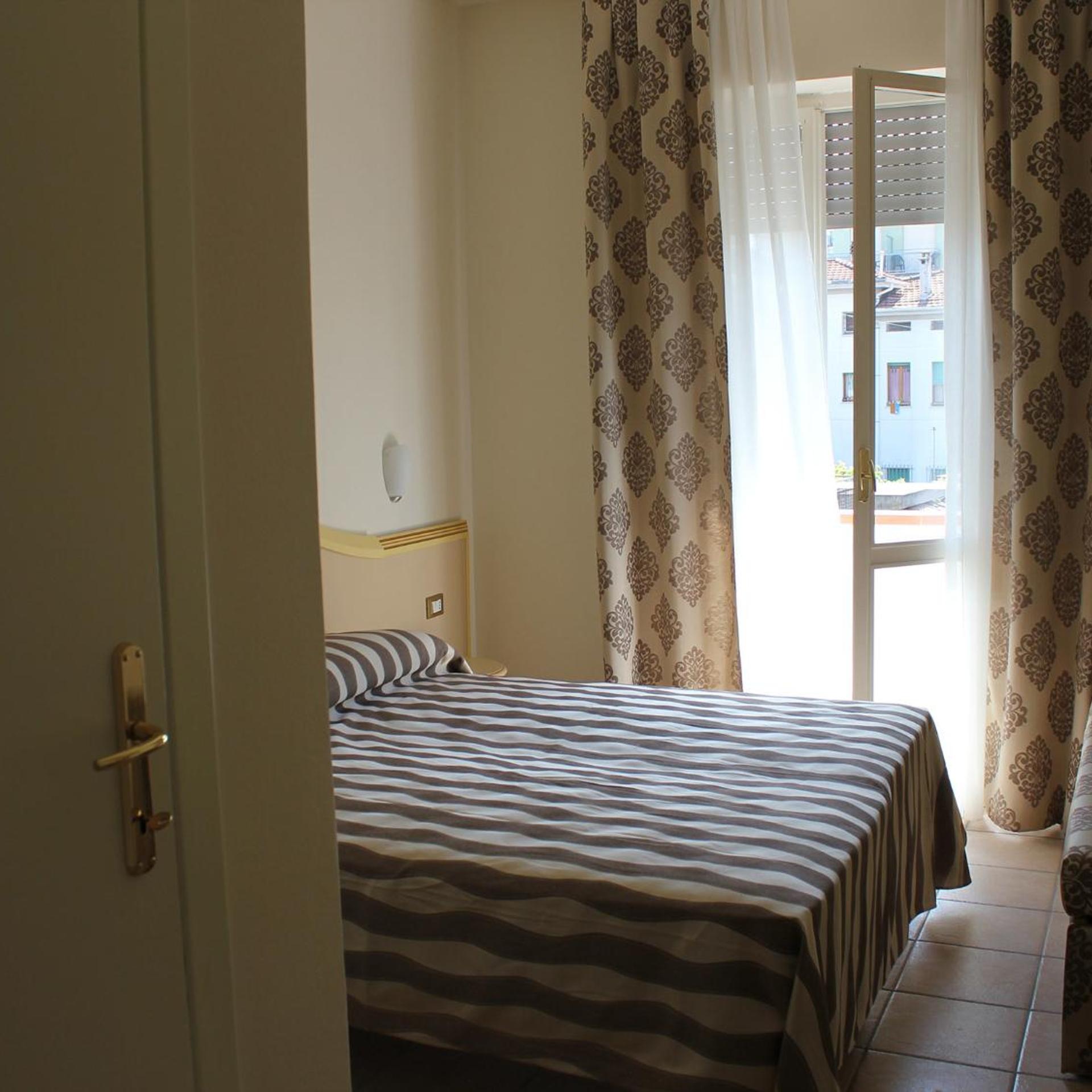 Marina Hotel 25/46