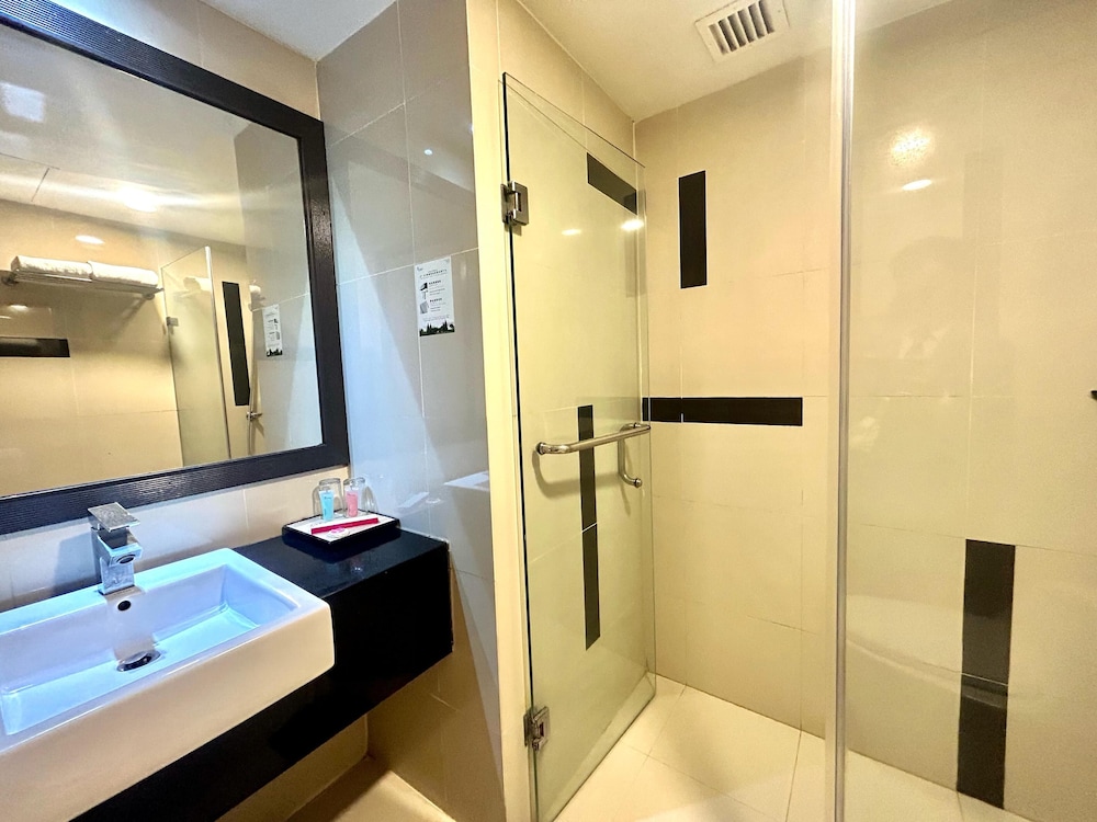 Orchardz Jayakarta Hotel 72/73