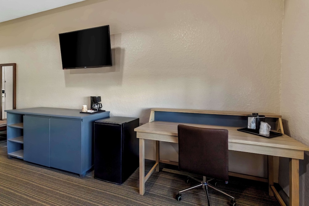 Sonesta Essential IAH Airport JFK Boulevard 46/53