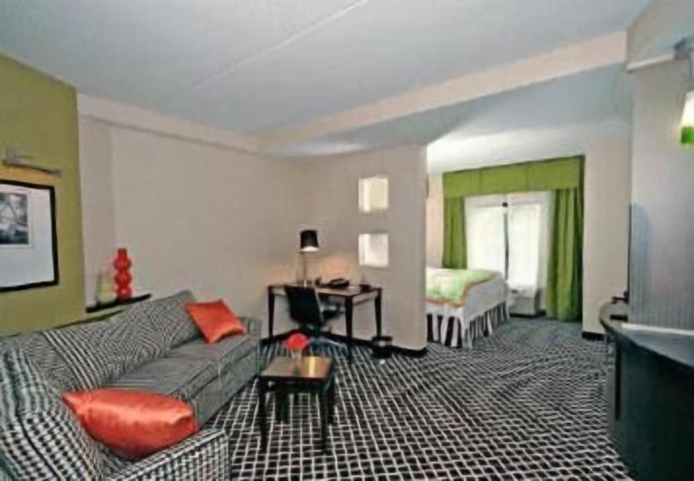 Fairfield Inn And Suites Elkin Jonesville 24/38