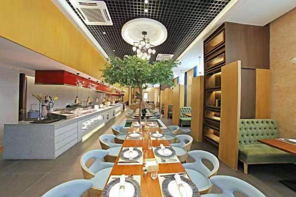 Gladden Hotel Jiangmen 45/61