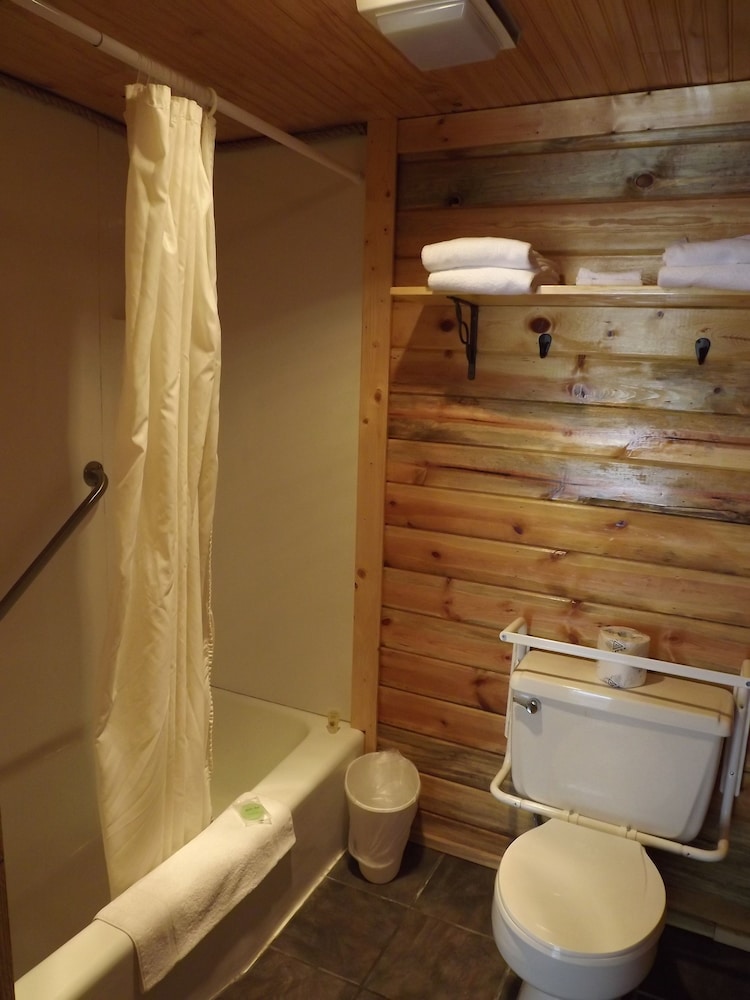 Z Bar Cabins and Motel 40/43