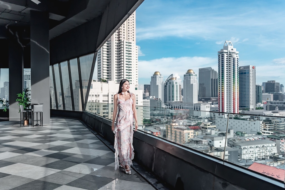 Queensland Hotel Bangkok 47/50