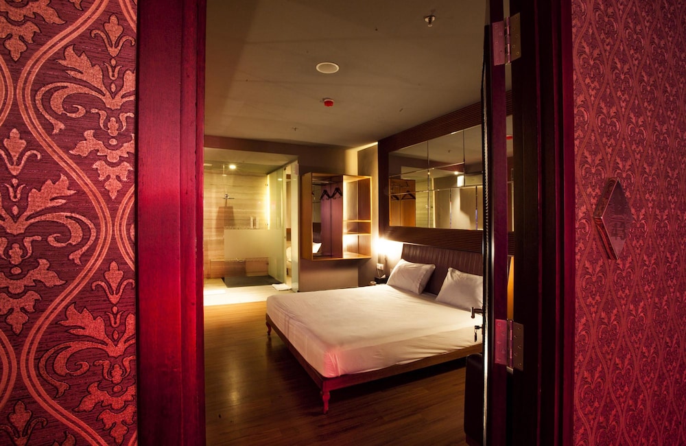 Hotel At 108 By Him 12/24