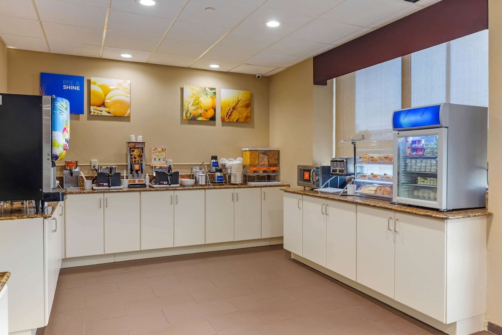 Comfort Inn and Suites Durham Near Duke University 10/44