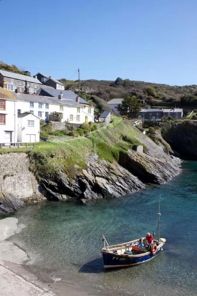 The Lugger Hotel 65/70