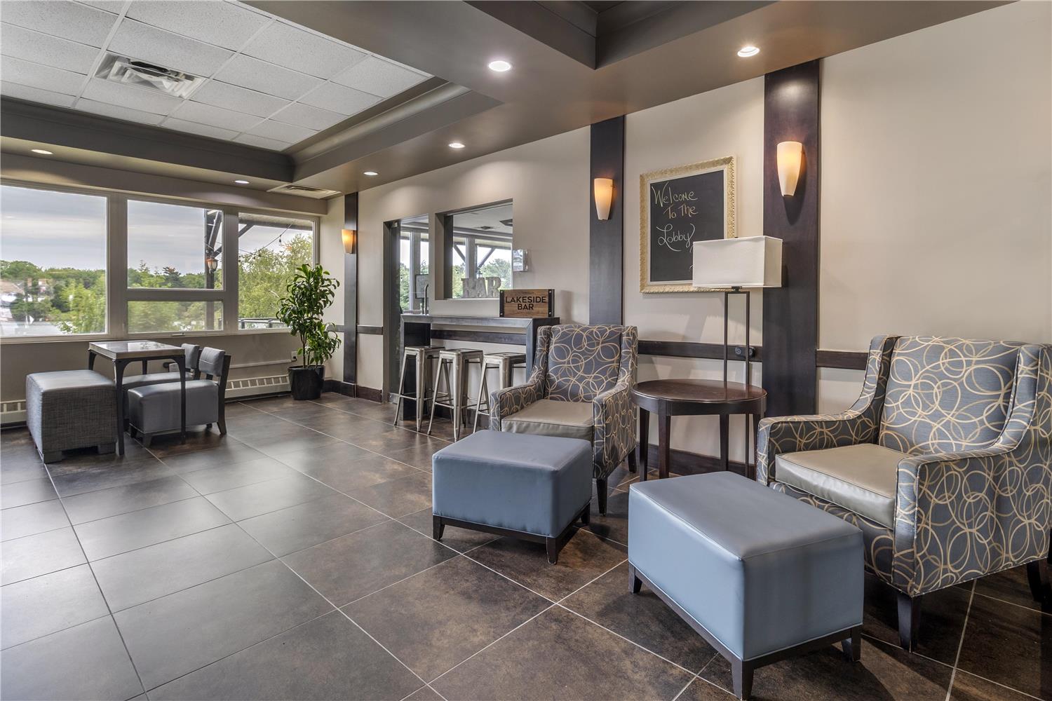 Best Western Plus Chocolate Lake Hotel 44/80