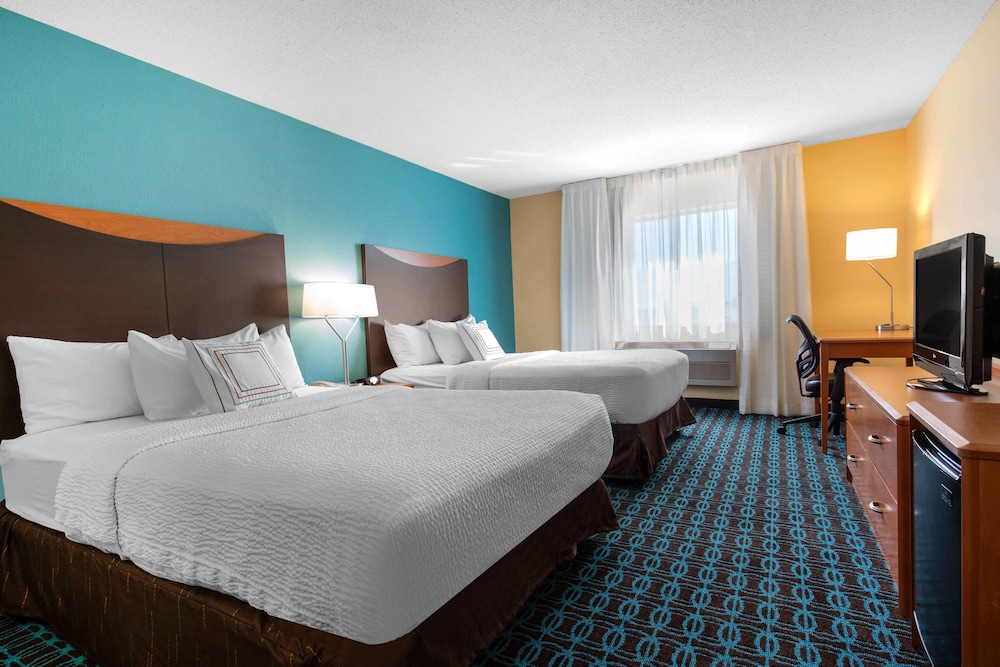 AmericInn by Wyndham St. Cloud MN Shopping Area 17/51
