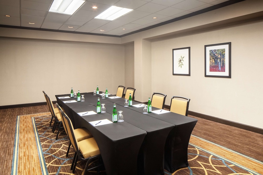DoubleTree by Hilton Washington DC Silver Spring 50/55