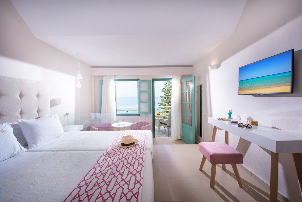 Petra Beach Hotel 8/68