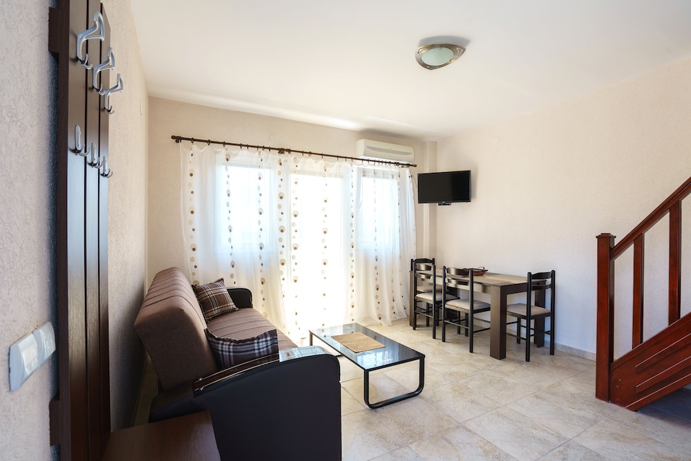 Apartments Lora 25/50