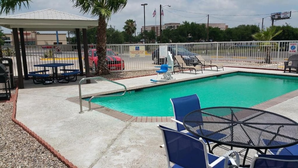 Motel6 Eagle Pass, TX - Lakeside 52/59