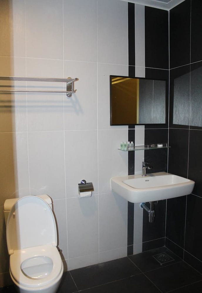 T Hotel Jalan Tar 42/45