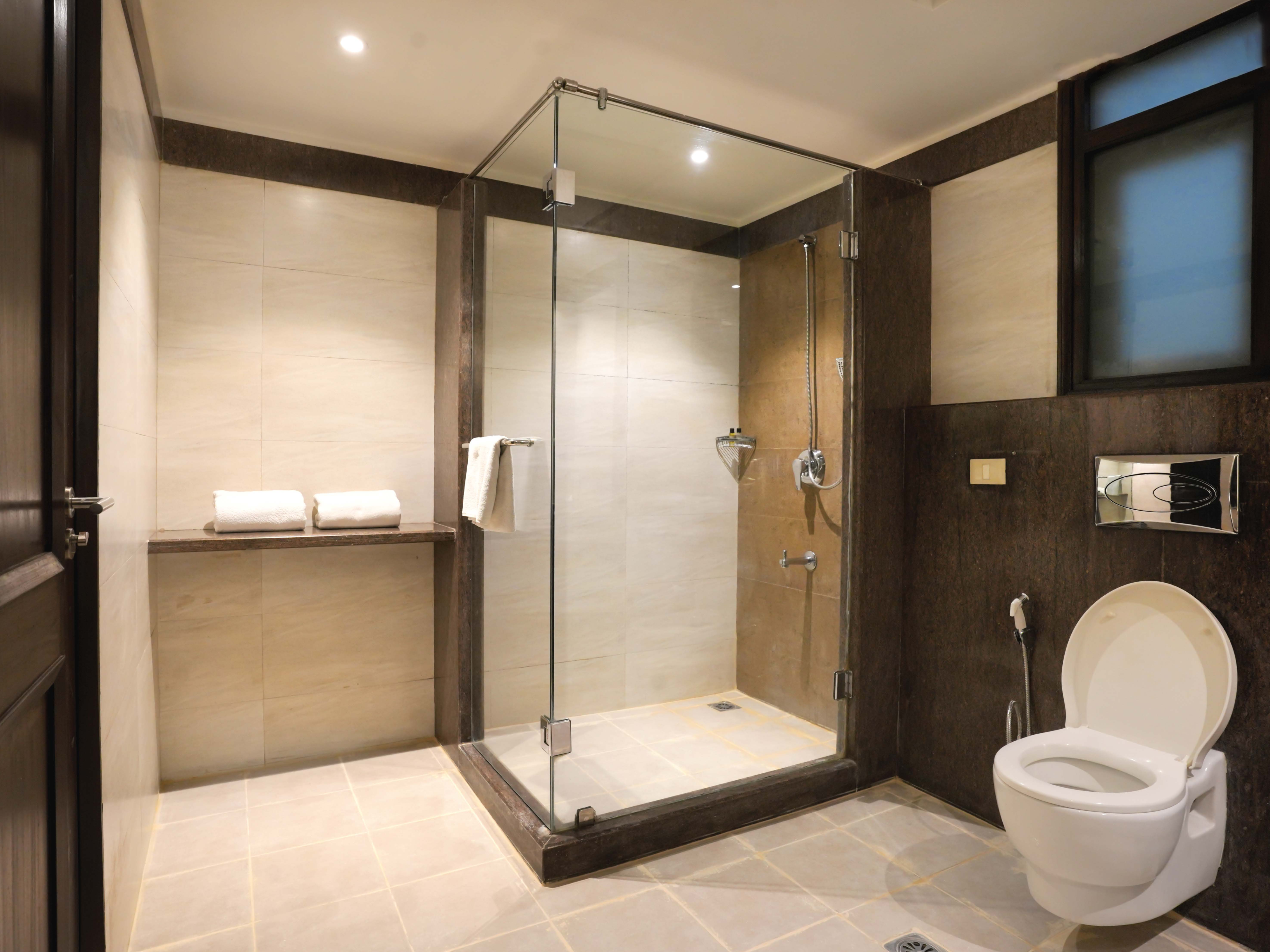 Leisure Inn Grand Chanakya 36/37